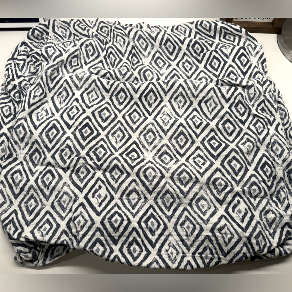 Little Unicorn geometric Muslin cribsheet